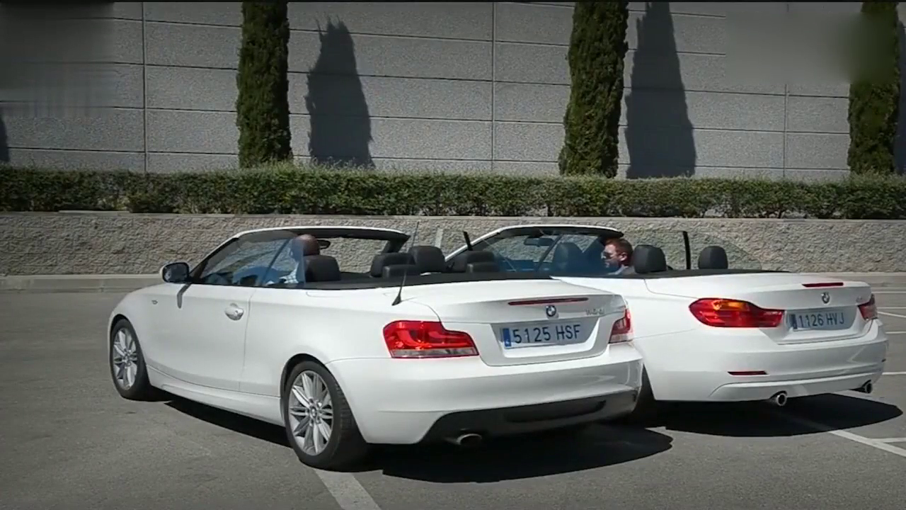 两辆宝马跑车按下变形键的那刻，惊了！