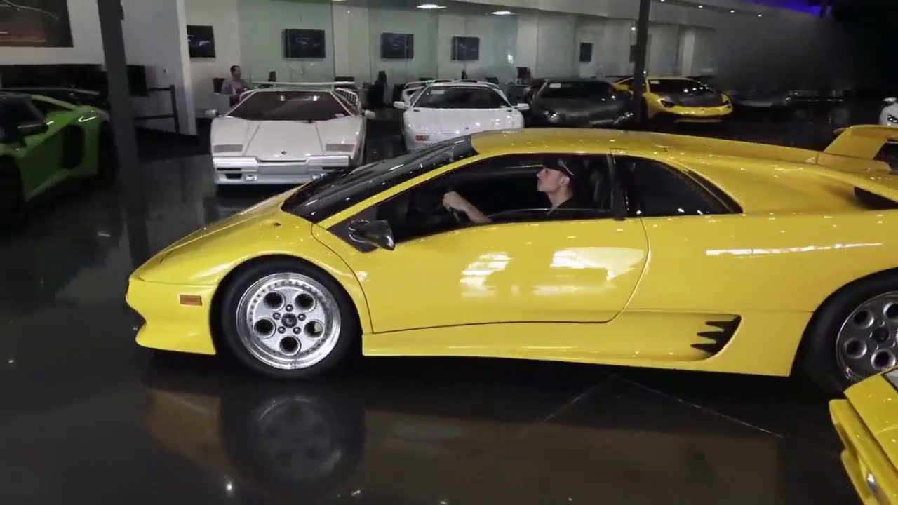 开了28年的兰博基尼跑车，V12发动机，3