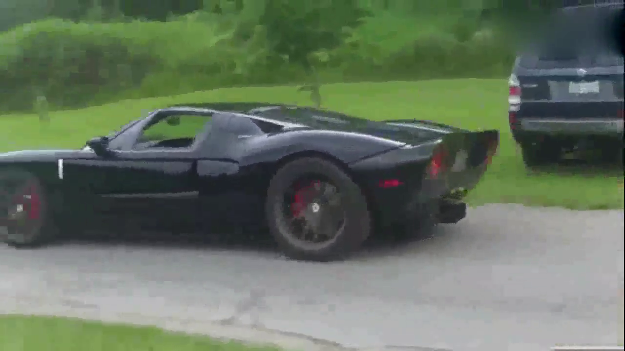 当超级跑车遇到减速带，这辆法拉利完美诠释了什么叫做老司机