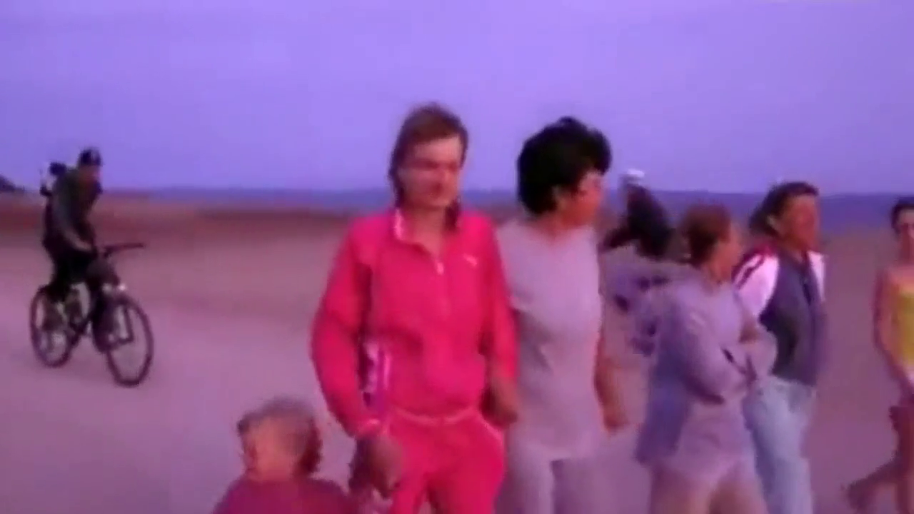 竟然在自行车上装大卡车的喇叭，你在路上遇到会打他吗