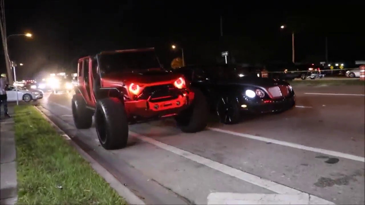 红色吉普牧马人 改装车