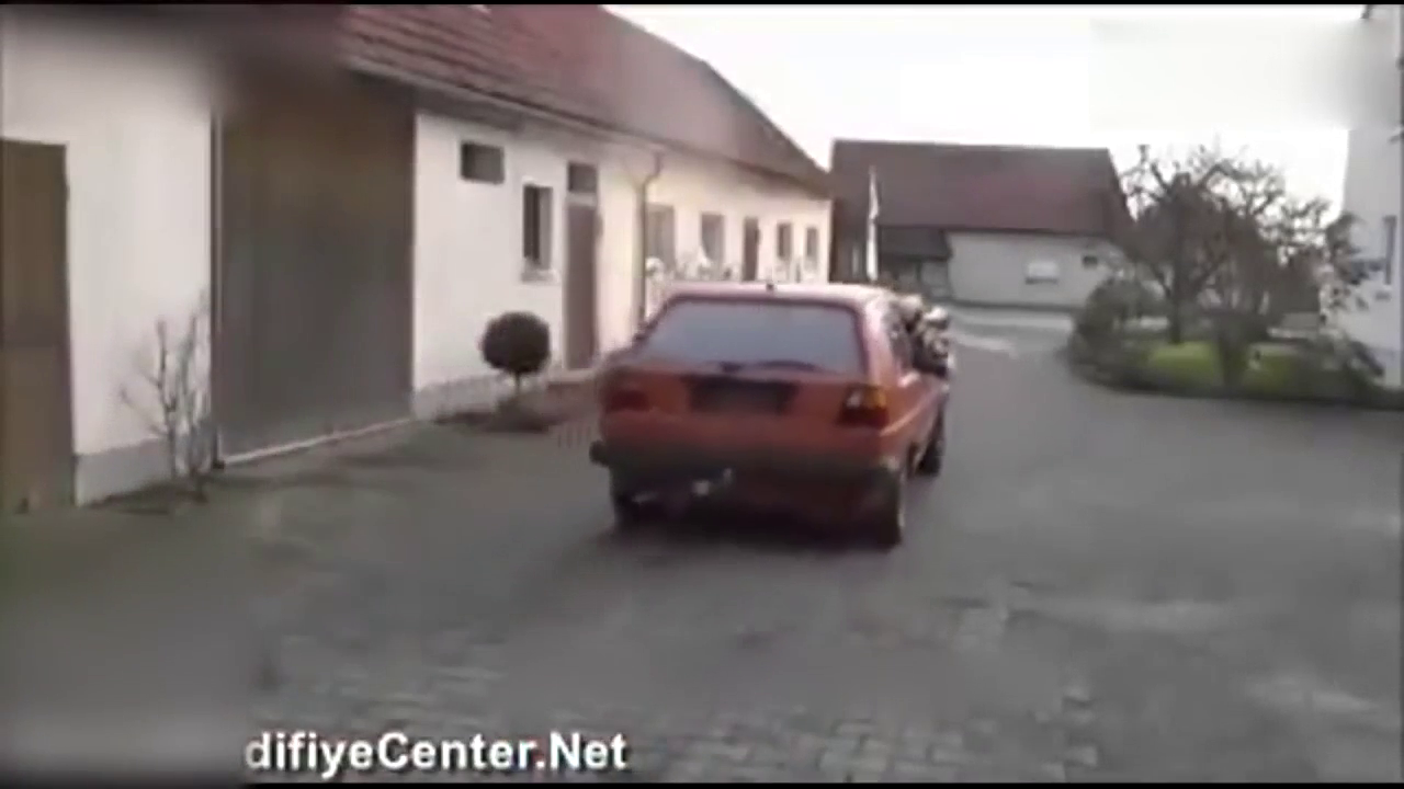 屌丝买不起跑车却脑洞大开，达到了同样的效果