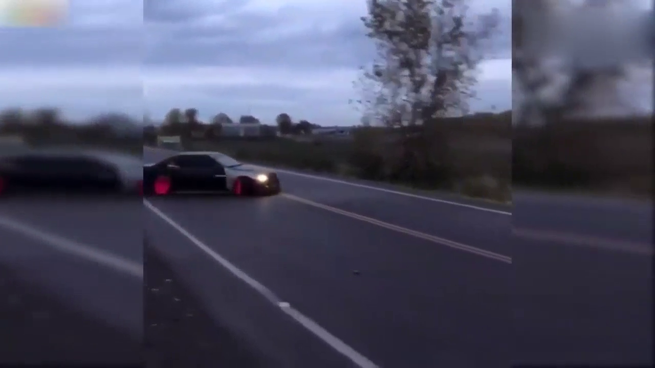 小跑车超帅漂移秀技术