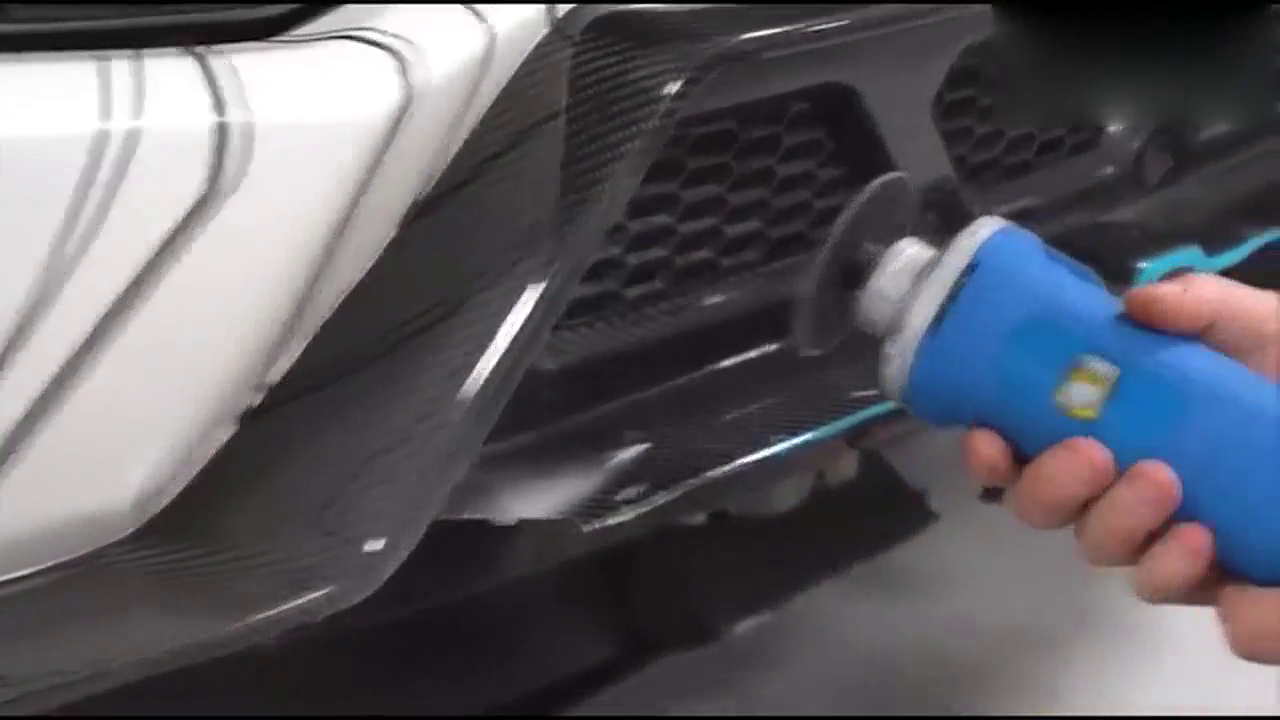 跑车的车牌是怎么装上去的