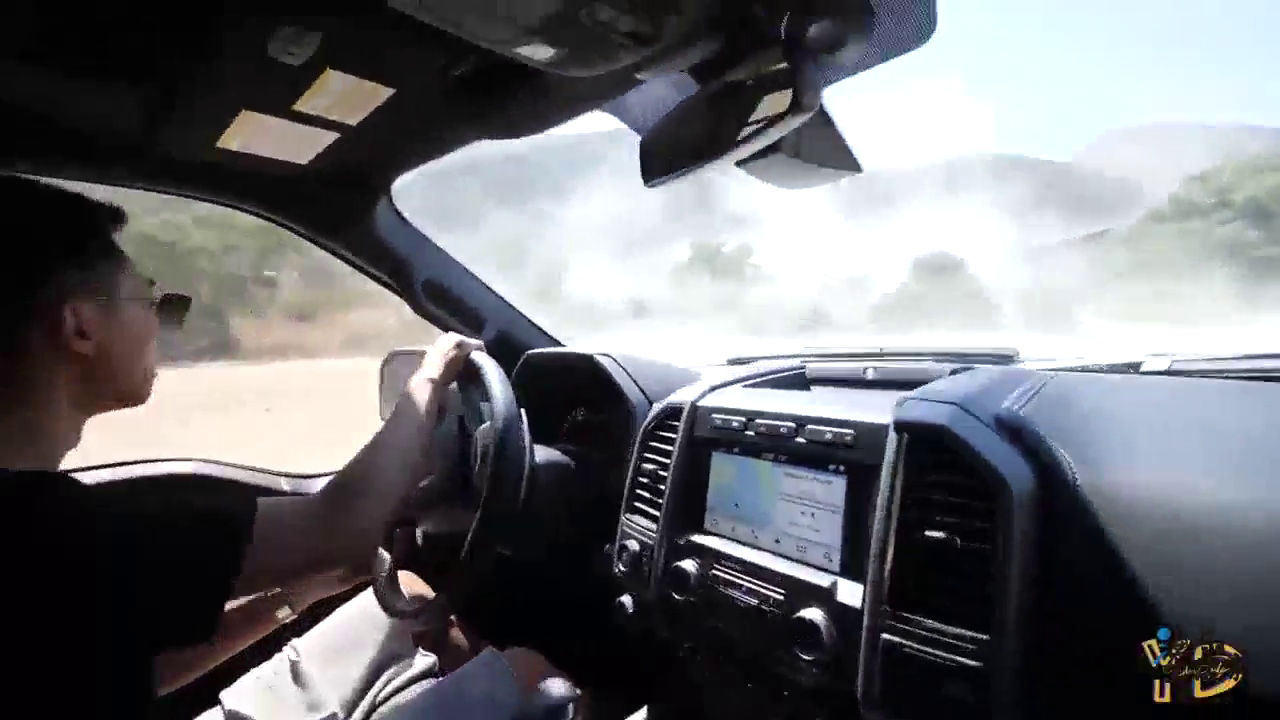 跑车志：福特猛禽陷入了沙坑，车主一点都不着急