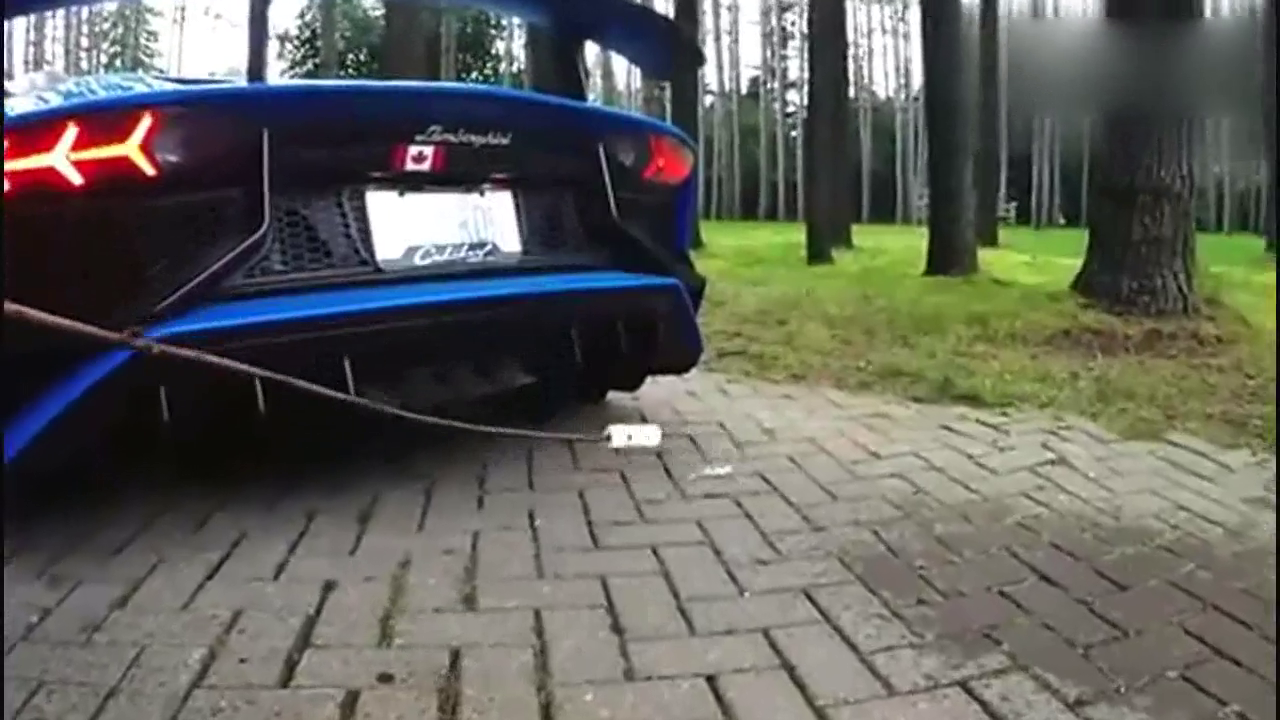 兰博基尼跑车排气管后面放一个棉花糖，一脚油门下去，看看还剩啥