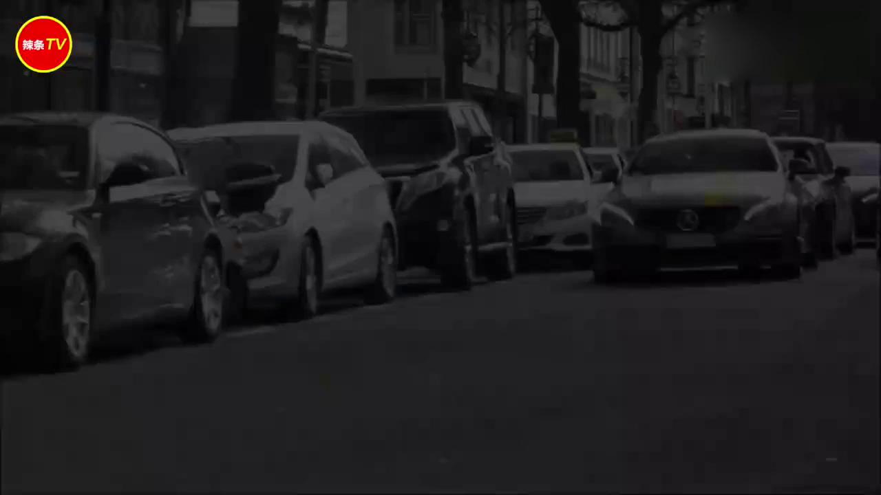 街头实拍奔驰AMG C63 S跑车 响亮的声音！