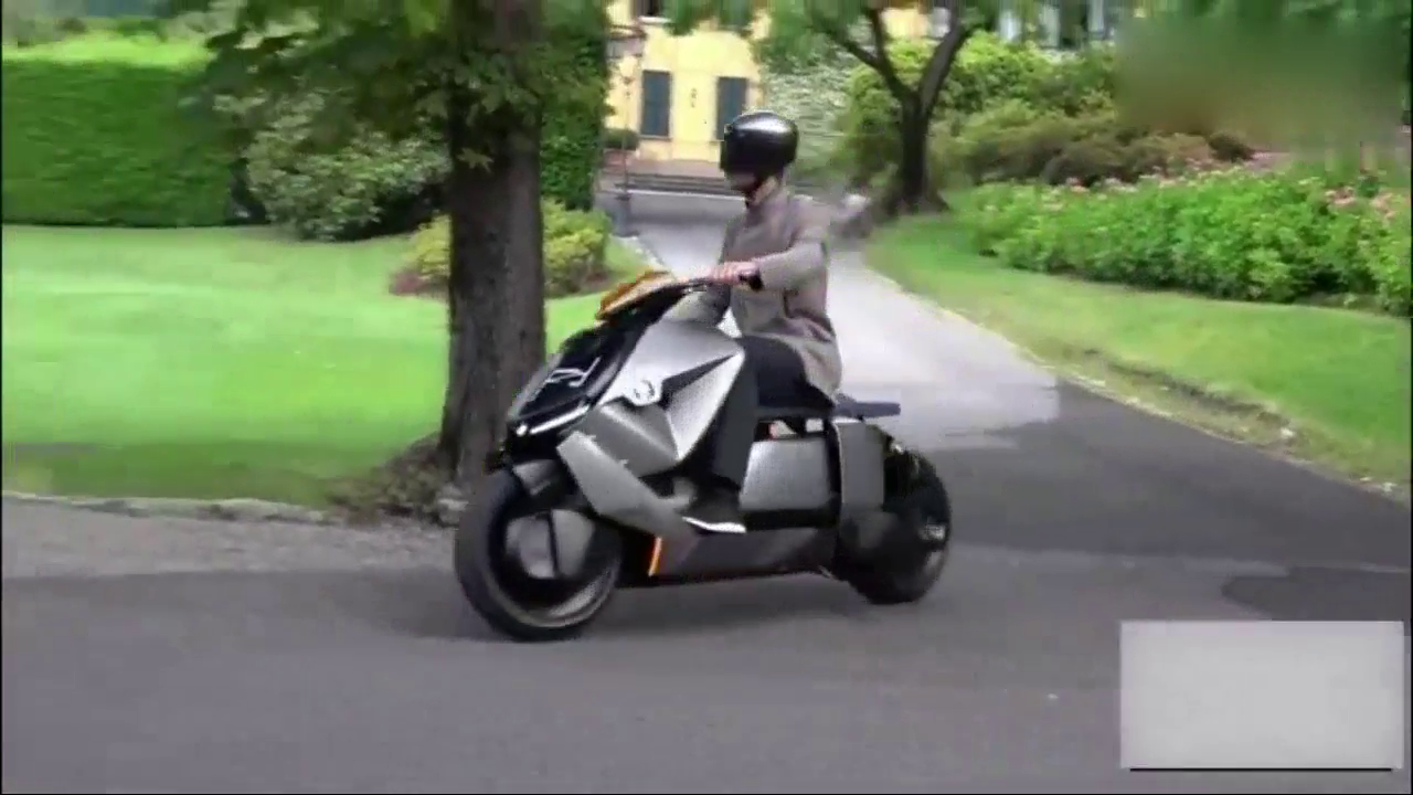 当雷诺超级跑车开启敞篷模式，车主立马开始秀起来了！