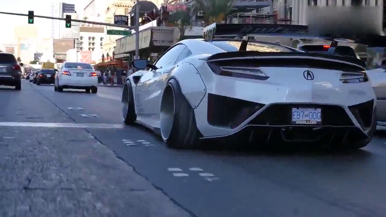 街上见到讴歌超级跑车价值289万，看完才知道要超越兰博基尼节奏