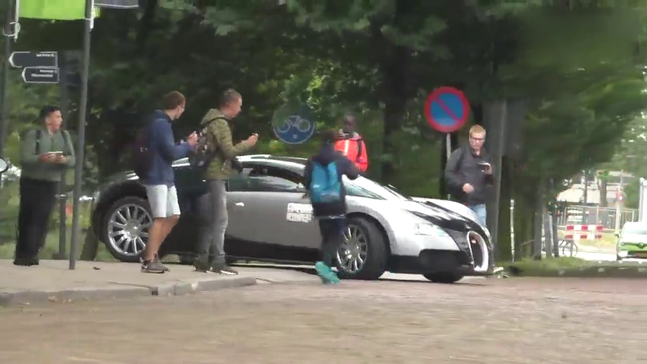 街拍3台布加迪威龙超级跑车