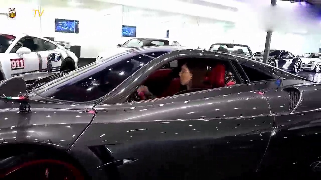 帕加尼跑车，1辆顶4辆兰博基尼，看完才知道3000万花的多值