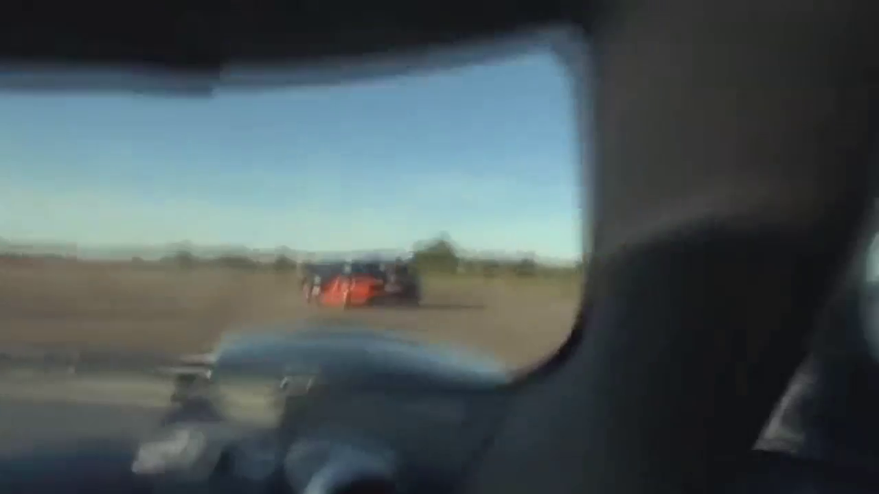 最快的跑车提速有多快，问问旁边的布加迪就知道了！