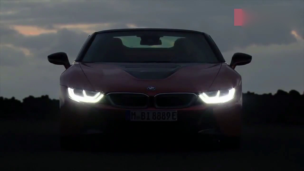 2018款宝马i8跑车，车主想在山顶晒太阳，就按了一下变形按钮！