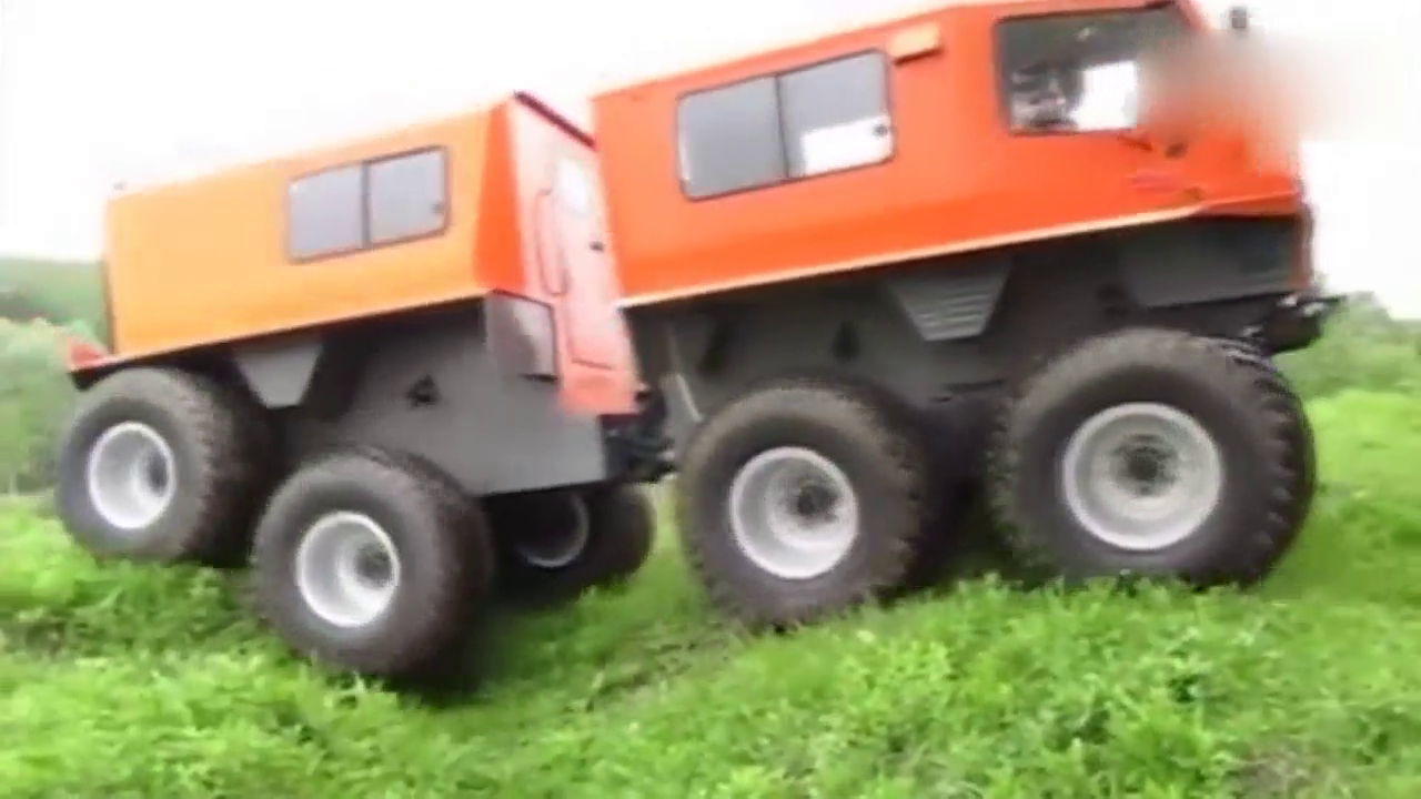 改装车越野性能出众，这让坦克情何以堪？