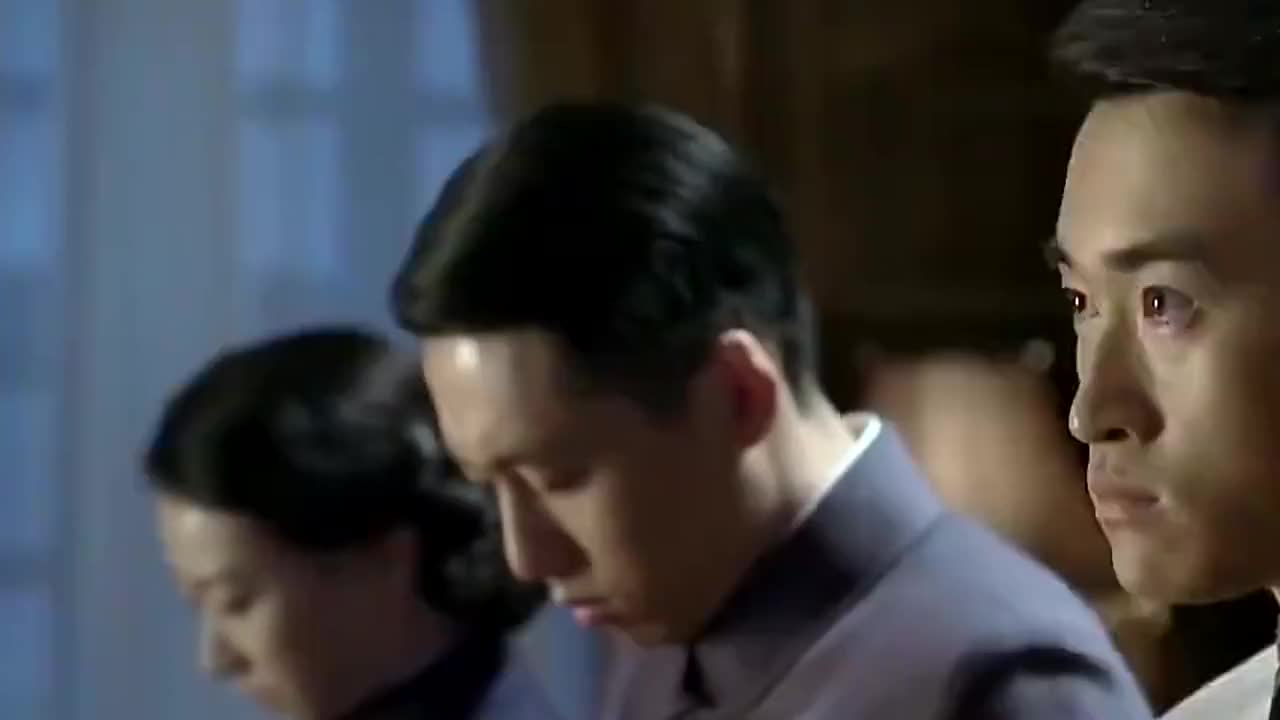 伪装者明楼大发雷霆下令揪出内奸明台锦云与众人会和