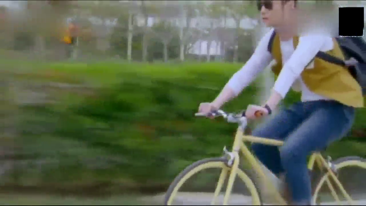 小伙开着跑车在凌骁面前炫富，却不知人家也是超级富二代