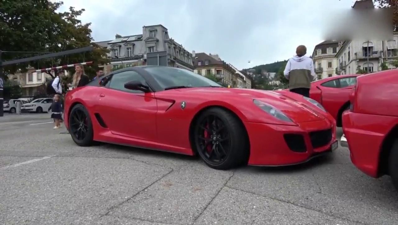 红色法拉利跑车集结，最后踩下油门那一刻，就知道保时捷必须汗颜