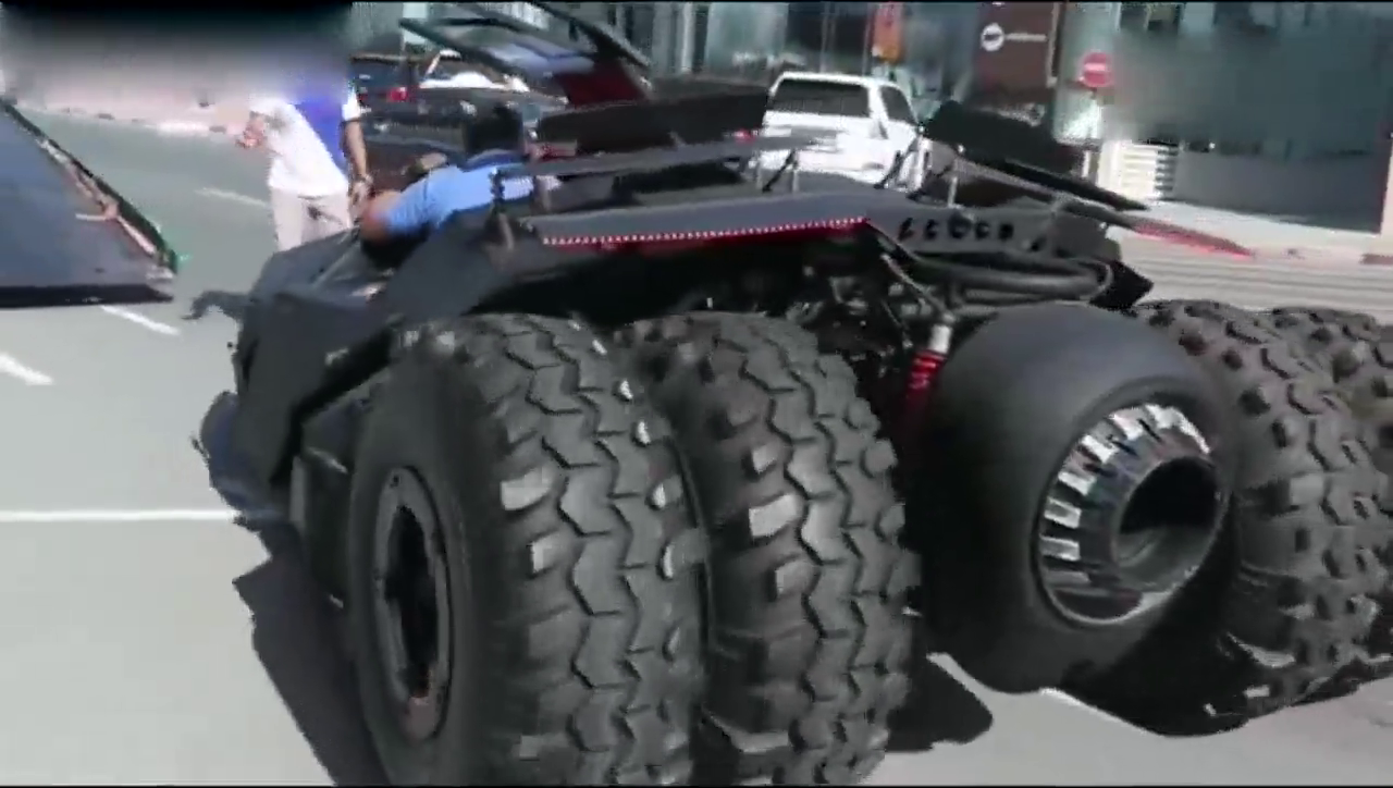 迪拜王子定制的跑车刚刚到货，倒车的那一刻才知道难度有多大！