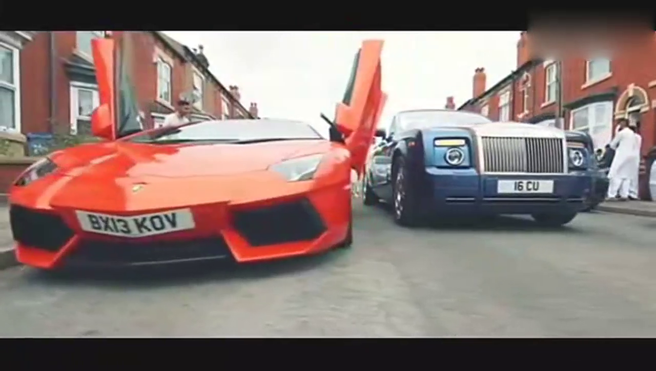 土豪结婚的婚车队伍太吸引眼球，全是千万级劳斯莱斯兰博基尼跑车