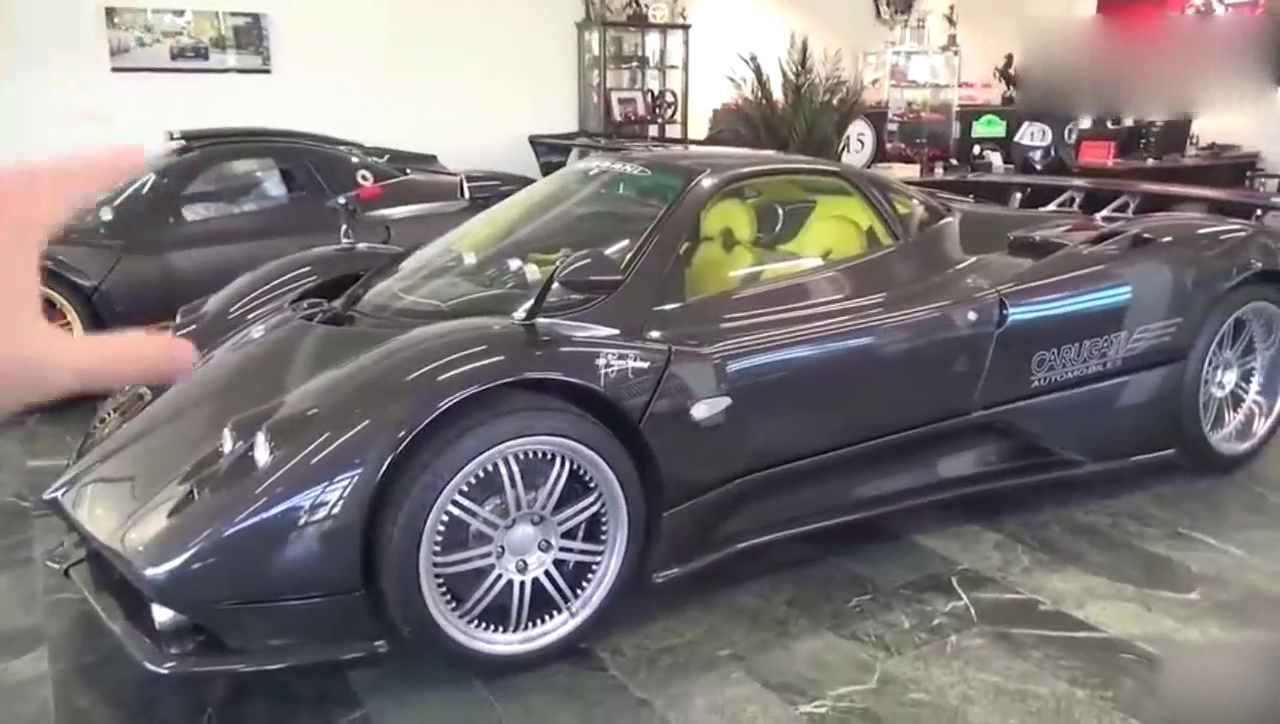 价值3000万的限量超级跑车，坐进车内才知道有多帅气！