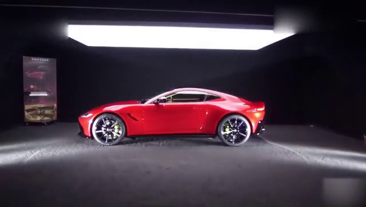 价值200万的新款阿斯顿马丁跑车，打开车门瞬间蒙圈了！