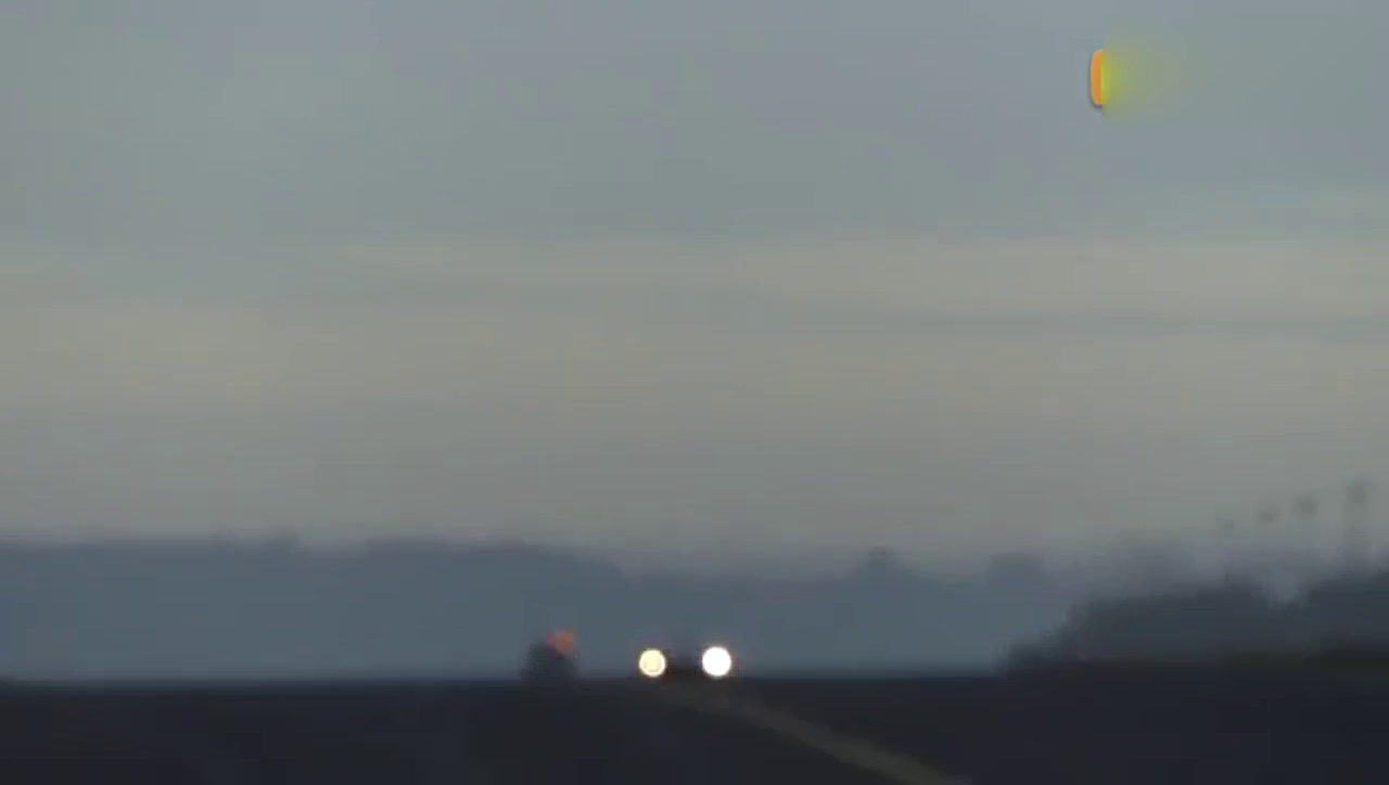 小伙开BAC单座跑车去买咖啡车内竟没地方