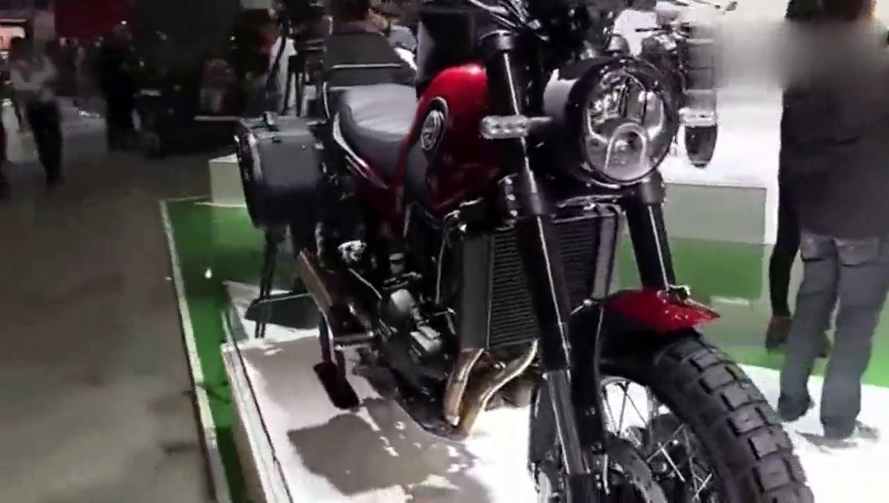 摩托车展上的贝纳利500cc街车！