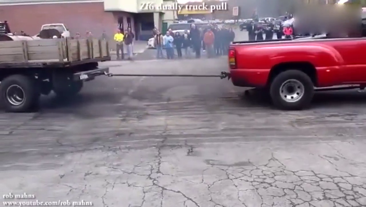 皮卡挑战卡车，虐心了老铁不带这样欺负皮卡的额！