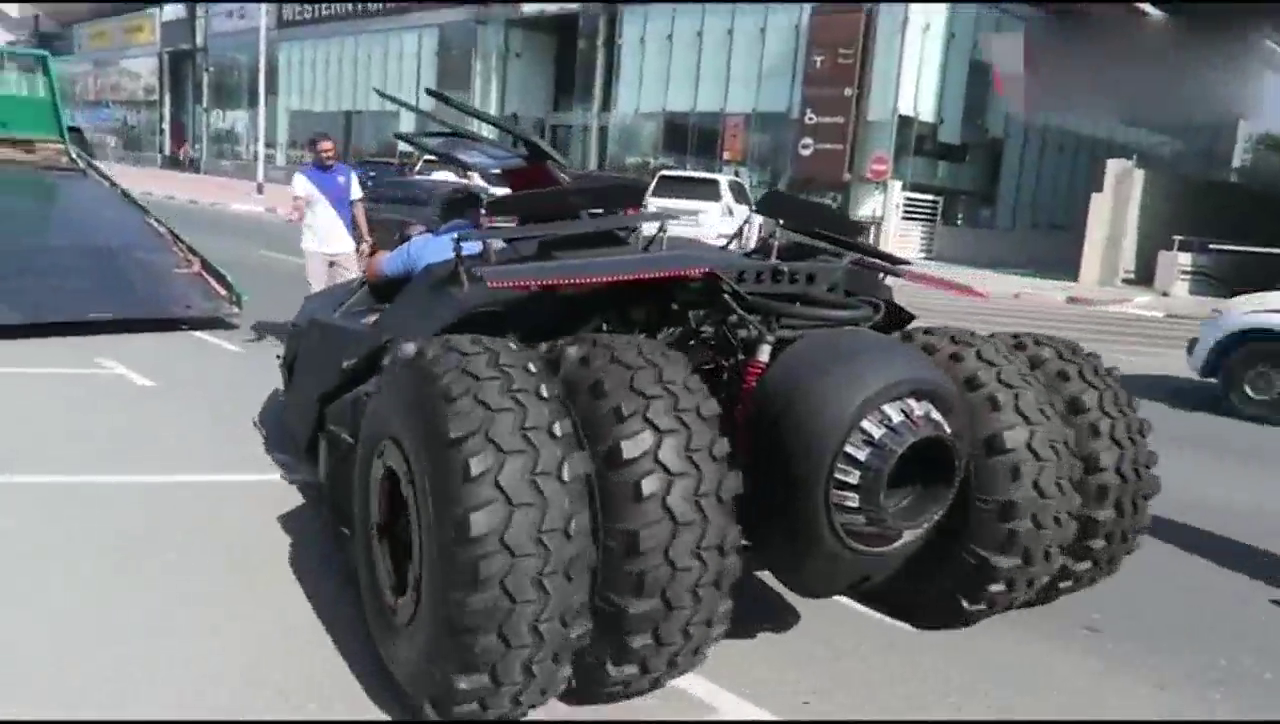 迪拜土豪话9000万定制的跑车，倒车那一刻才知道有多么拉风！