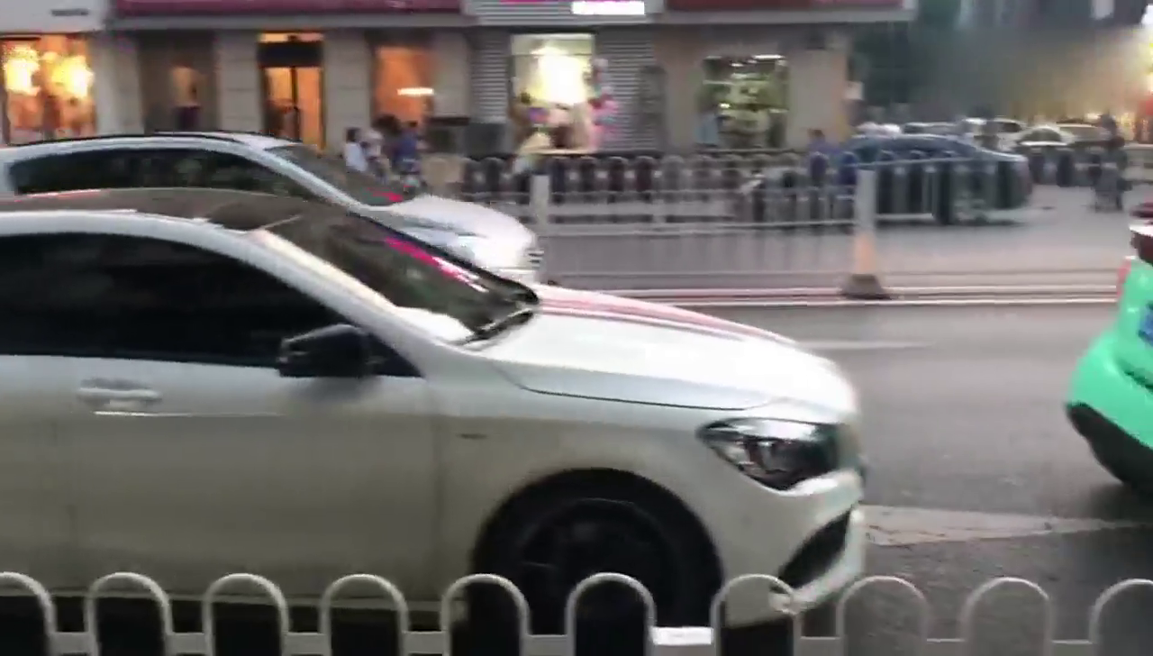 街拍GTR和野马等性能车