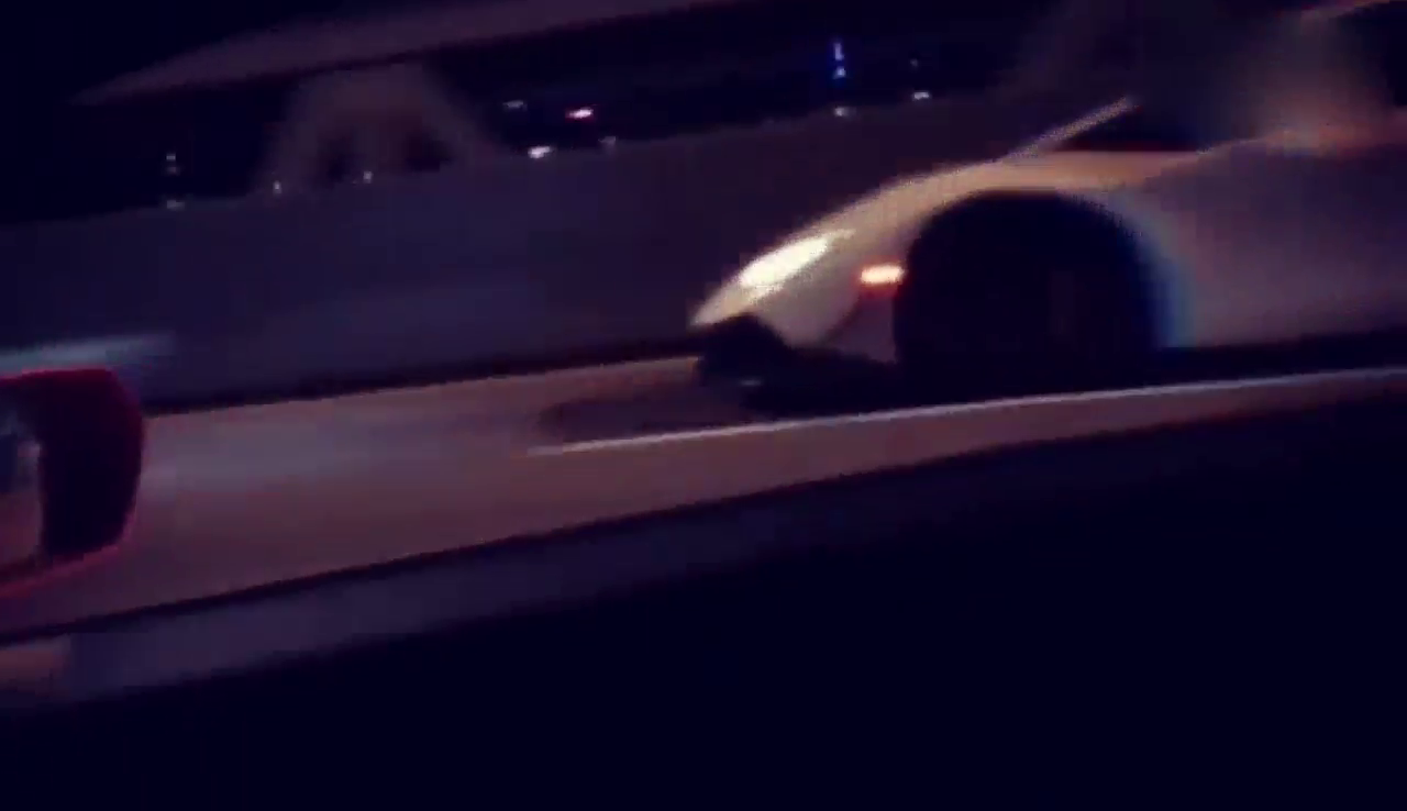 街头拍摄超级跑车，声浪还是法拉利的好听？