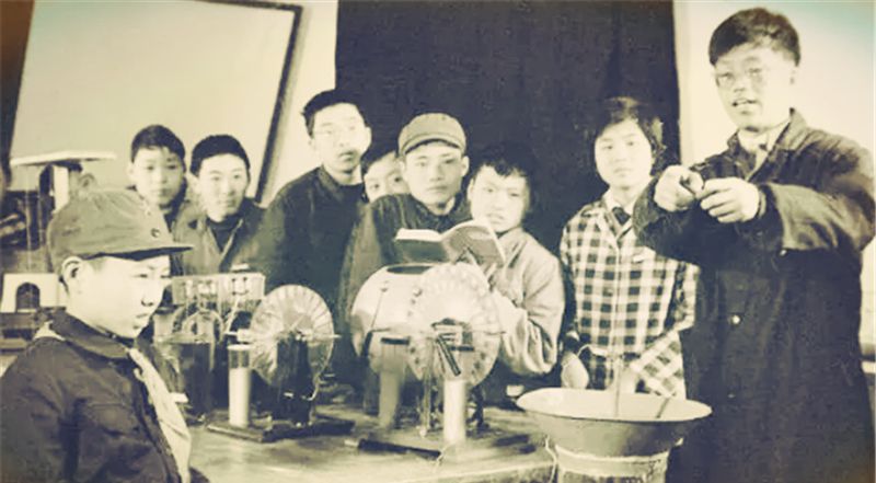1977年的高考老照片:那时候能拿准考证参加高考,别提多高兴