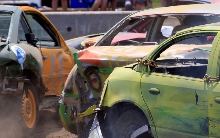 撞车后请注意，报保险的时候只要学会这么说，你就不吃亏！