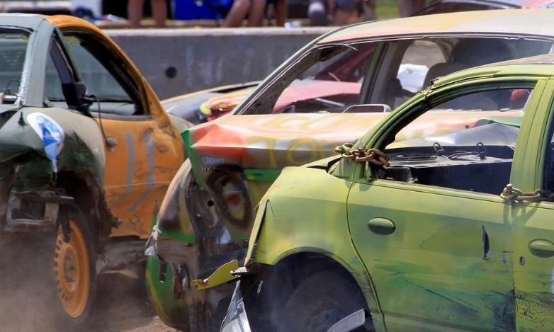 撞车后请注意，报保险的时候只要学会这么说，你就不吃亏！