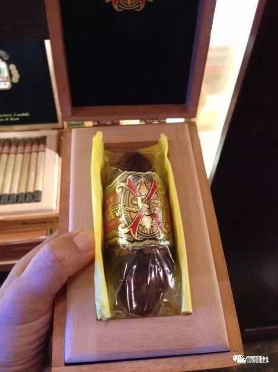 福恩特的“大肉瘤”雪茄闻所未闻盘点形形色色的异形雪茄 福恩特的“大肉瘤”雪茄闻所未闻 盘点形形色色的异形雪茄