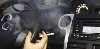 开了10年车的老司机，才知道车内有一键除味按钮，低头就能看到