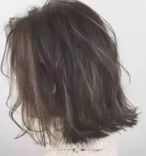2019年短发烫发女生最新发型,不过肩烫发发型图片