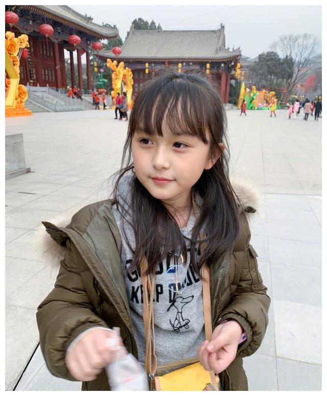演过雷佳音的女儿,还演过赵丽颖的童年,10岁的刘楚恬越长越可爱
