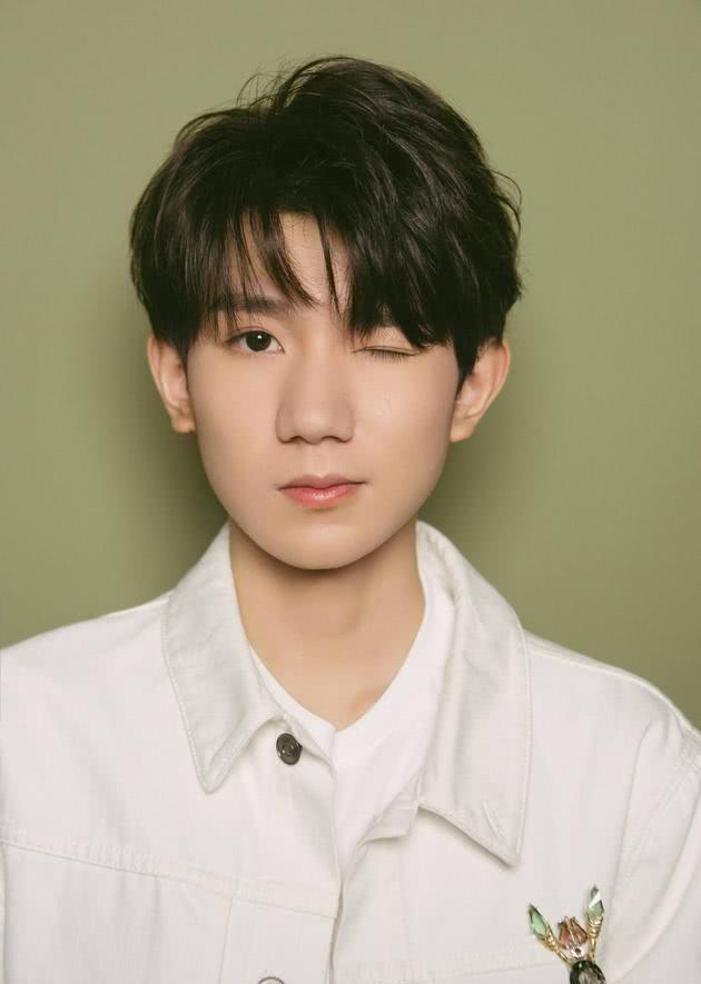 王源参加《我是唱作人》节目录制,网友表示赛