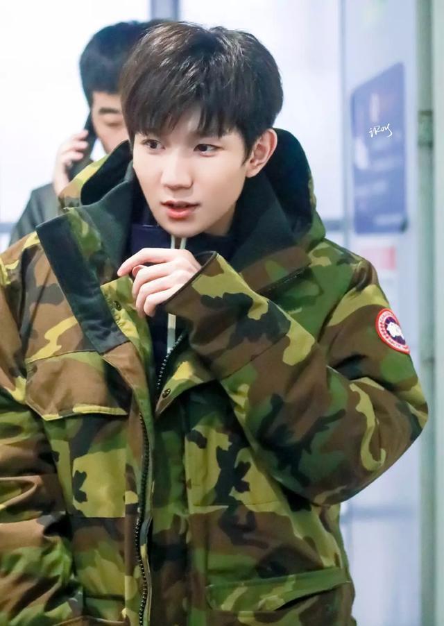 王源参加《我是唱作人》节目录制,网友表示赛