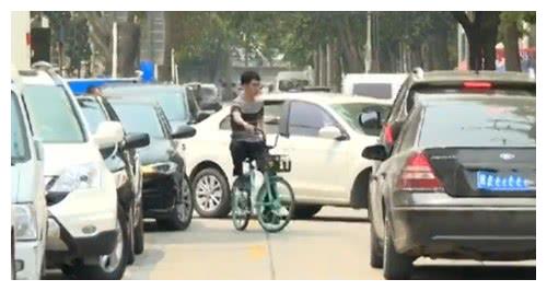 石家庄一7米宽的双向道上被划停车位,市民:还让人走吗
