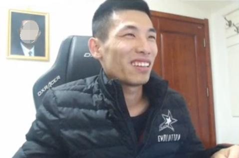 赵梦玥卢本伟玩游戏很费钱!旭旭宝宝在我面前