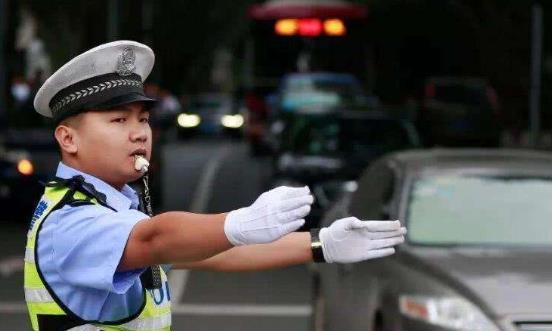 老交警忠告：倘若你不是土豪的话，“车险”买这3种就可以了！