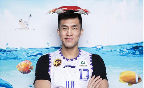 太实在!郭艾伦谈周琦:他回辽宁很好,我俩小时候