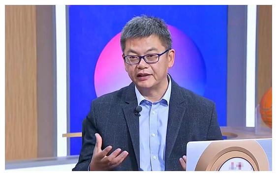 一次失误毁掉比赛？周琦两罚不进被批最后不如丘天，翟晓川丢绝杀