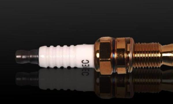 我们如何判断火花塞是否需要更换？老司机：这几个小技巧不妨一试