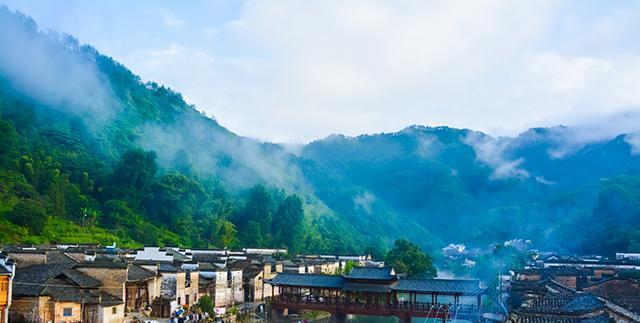 重峦叠嶂、山间泉水,这是位于茶乡、林海之间,钟灵毓秀的瑶里