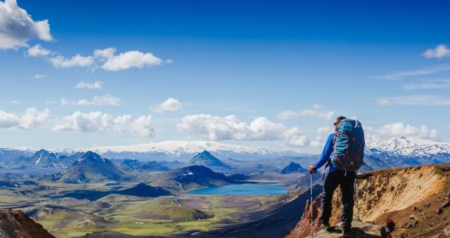 冰岛最好的旅游冰洞、温泉和史诗般的冒险