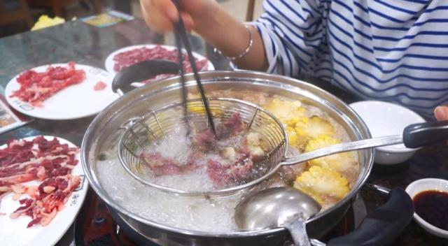 潮汕牛肉火锅，牛肉爱好者的最大梦想，一次吃到一头牛_新浪新闻