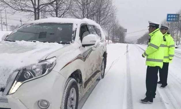 冬天撕开了新能源防寒面具，车主穿着引争议，原因很心疼